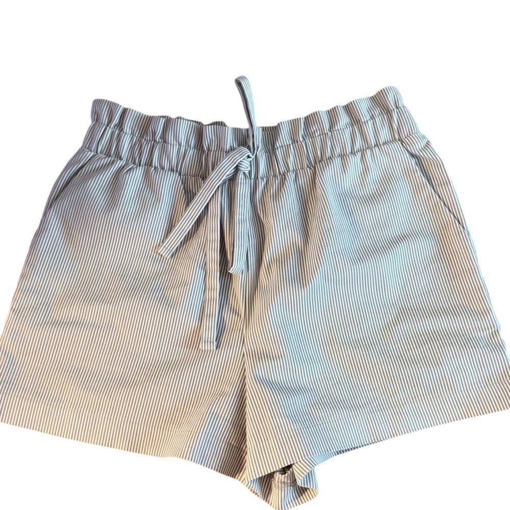 SALE Women's Must Have Striped Gray Shorts Size Small‎ Boutique